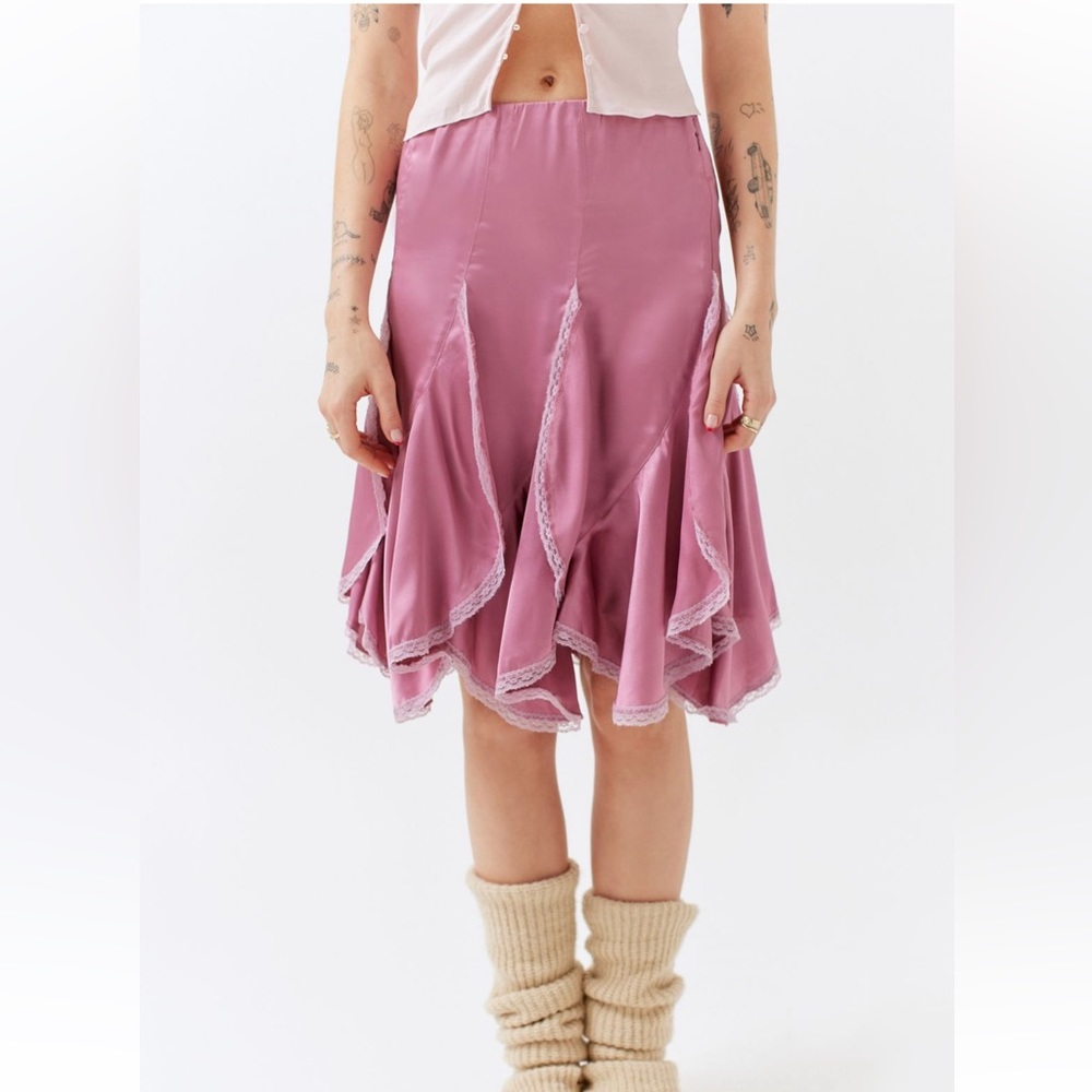 NWT Urban Outfitters Cassie Satin & Lace Ruffle Midi Skirt Mauve - Picture 4 of 8